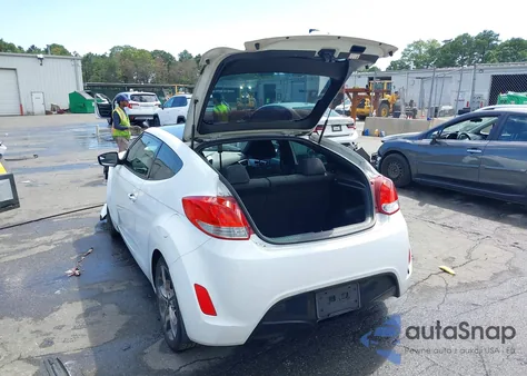 2017 Hyundai Veloster Value Edition z USA, uszkodzony, nr VIN KMHTC6AD5HU321931